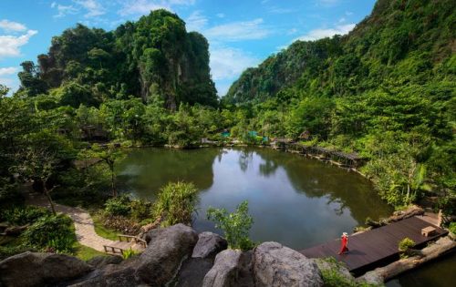 Embraces Nature with Unique Cave Dining Experience at Banjaran Hotsprings Retreat